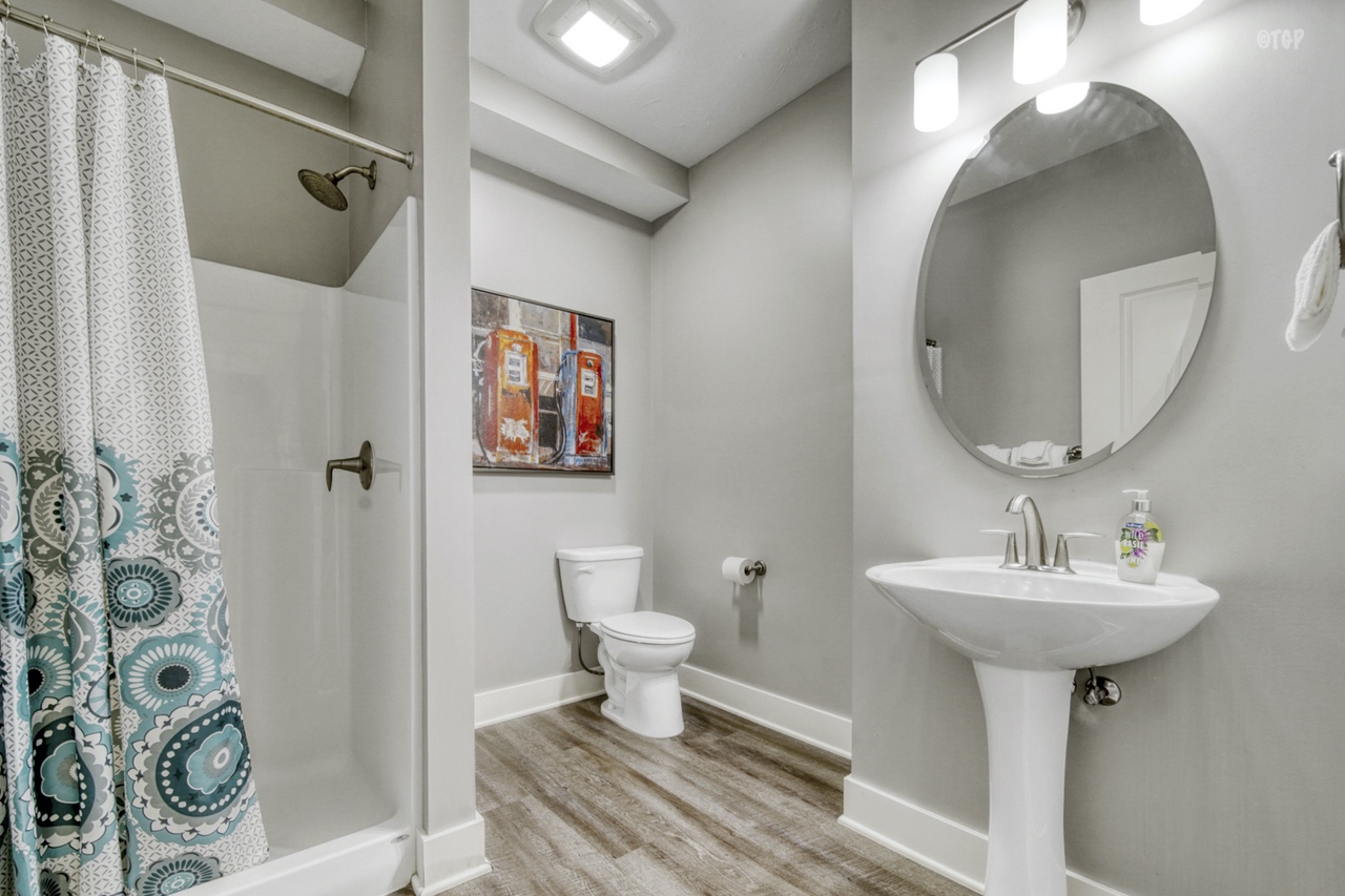 The second bathroom in the 2 bed 2 bath Northern Lights Condo Resort Unit 33 is spacious and clean.