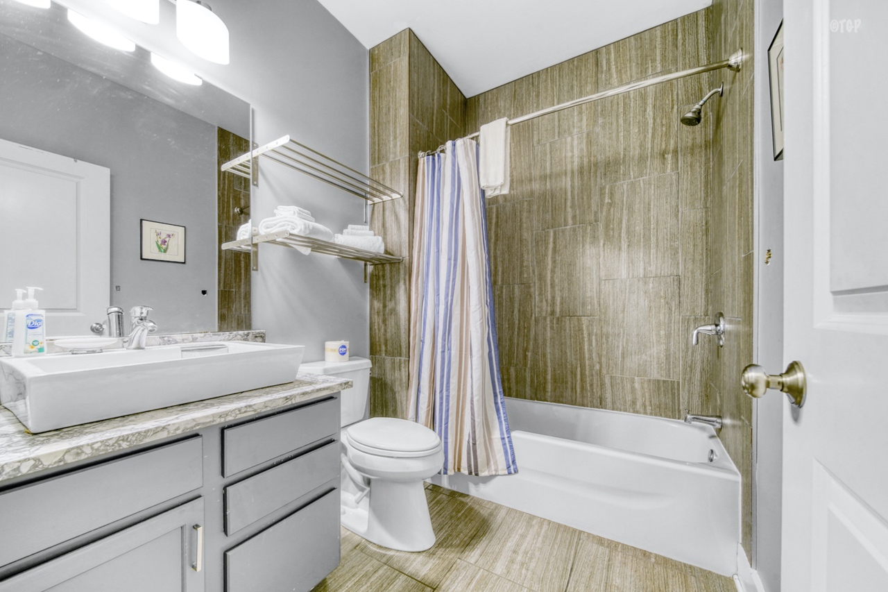 The second bathroom in the 2 bed 2 bath Northern Lights Condo Resort Unit 25 is clean and spacious.