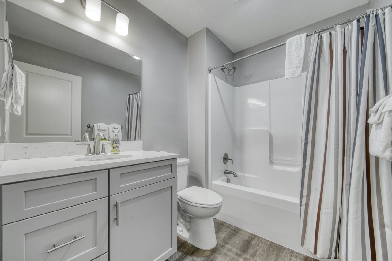 The second bathroom in the 2 bed 2 bath Northern Lights Condo Resort Unit 36 features a tub/shower combo and vanity.